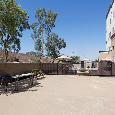 Holiday Inn Express & Suites Bakersfield Central By Ihg Rum bild