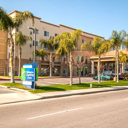 Holiday Inn Express & Suites Bakersfield Central By Ihg Exteriör bild