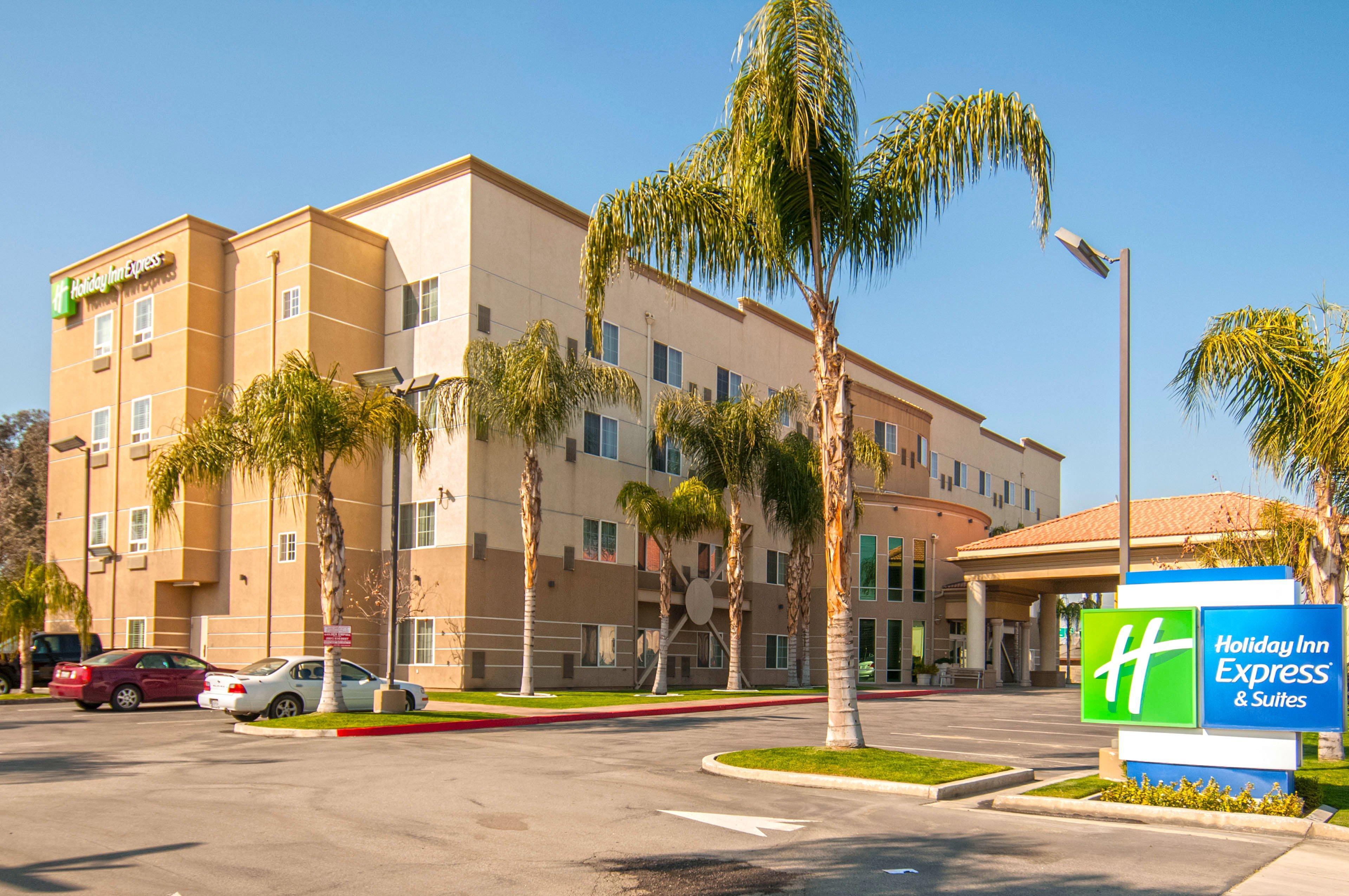 Holiday Inn Express & Suites Bakersfield Central By Ihg Exteriör bild