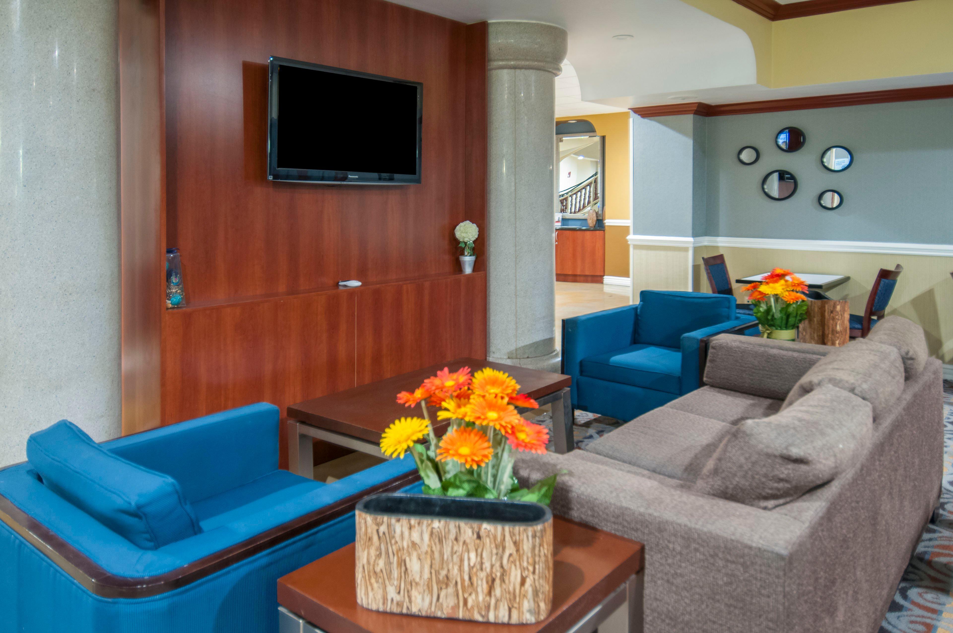 Holiday Inn Express & Suites Bakersfield Central By Ihg Exteriör bild
