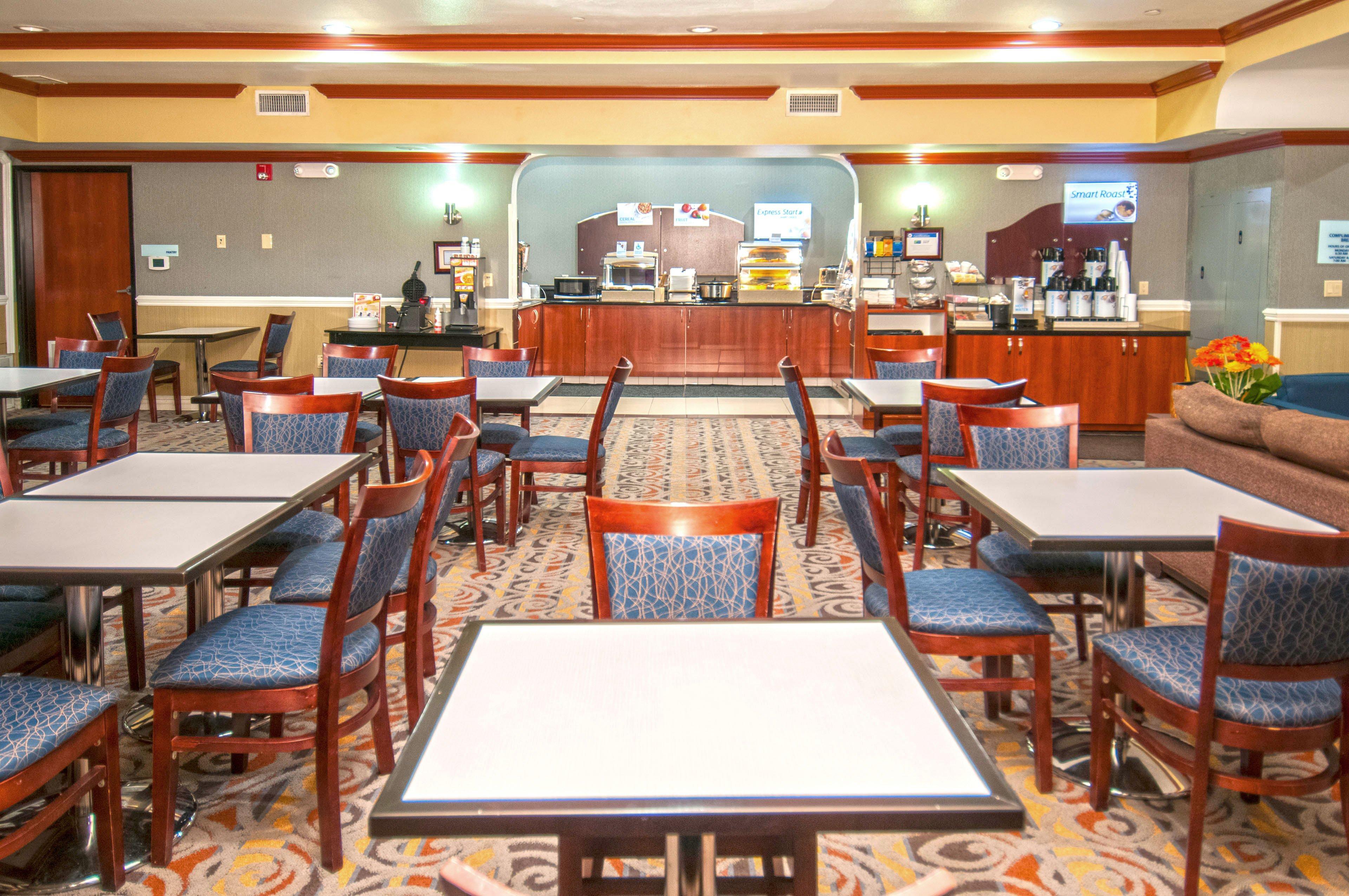 Holiday Inn Express & Suites Bakersfield Central By Ihg Exteriör bild