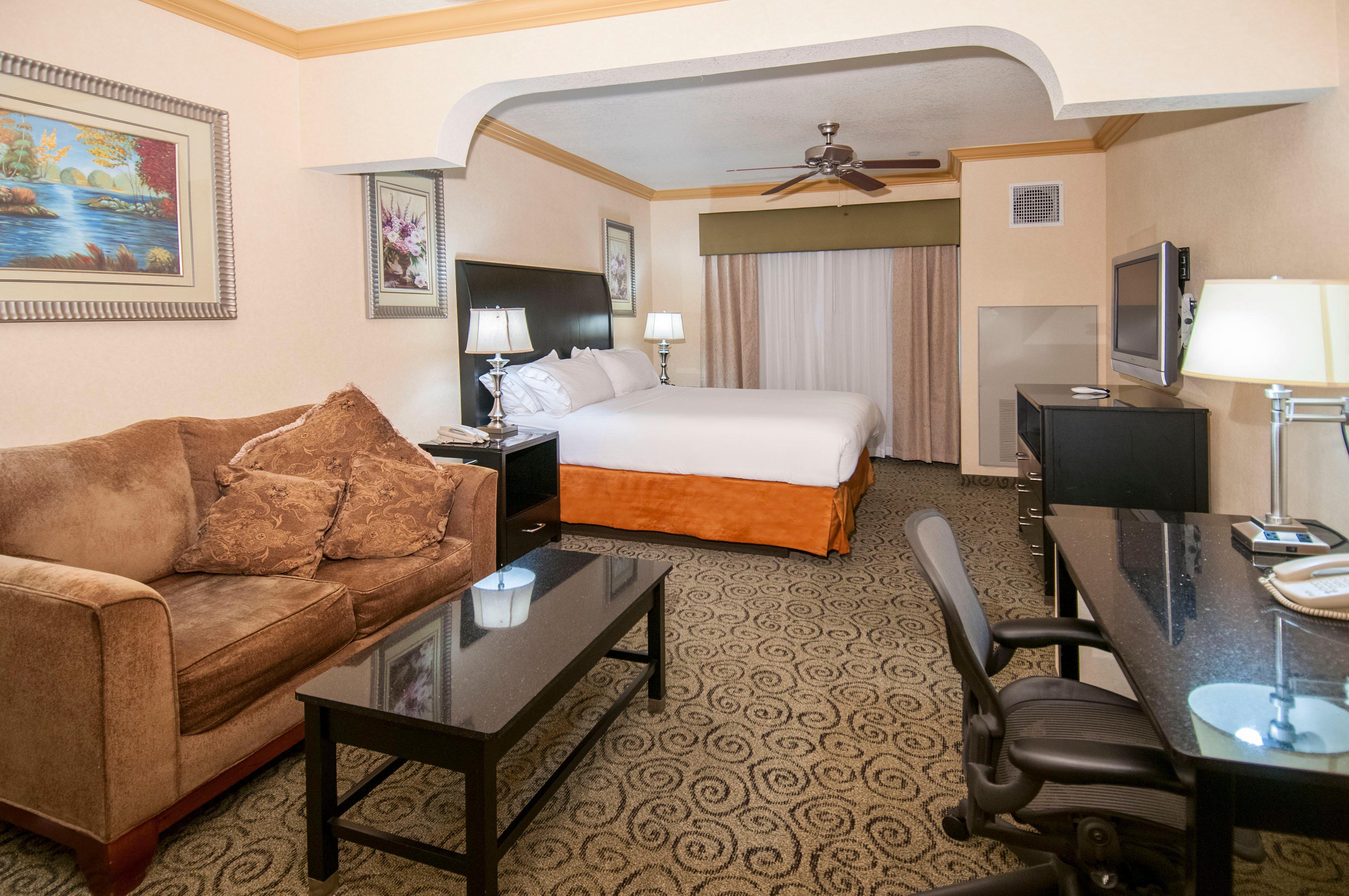 Holiday Inn Express & Suites Bakersfield Central By Ihg Exteriör bild
