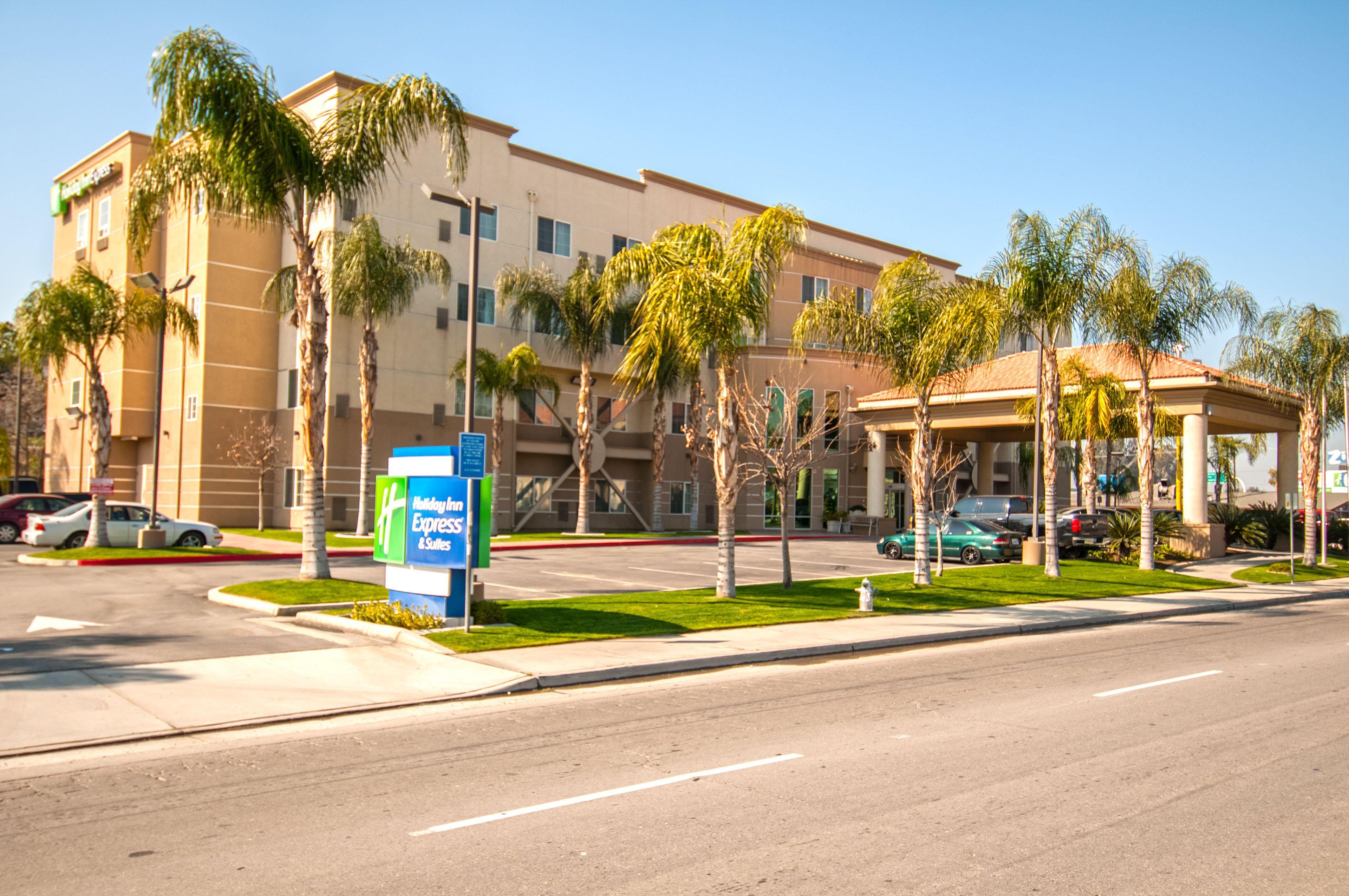 Holiday Inn Express & Suites Bakersfield Central By Ihg Exteriör bild