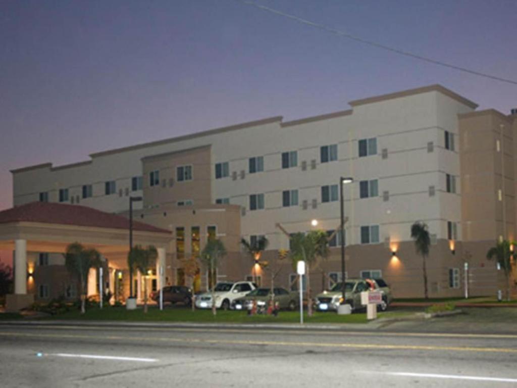 Holiday Inn Express & Suites Bakersfield Central By Ihg Exteriör bild