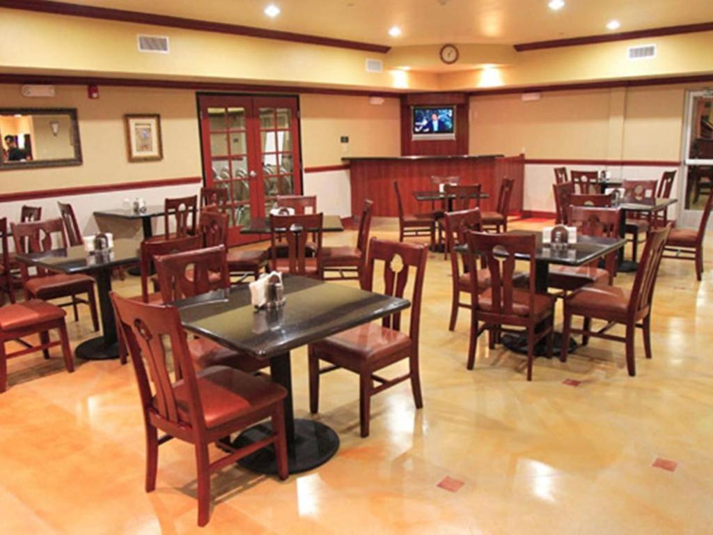 Holiday Inn Express & Suites Bakersfield Central By Ihg Exteriör bild