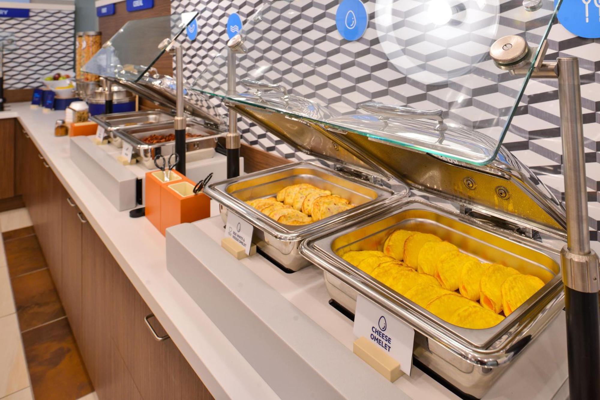 Holiday Inn Express & Suites Bakersfield Central By Ihg Exteriör bild