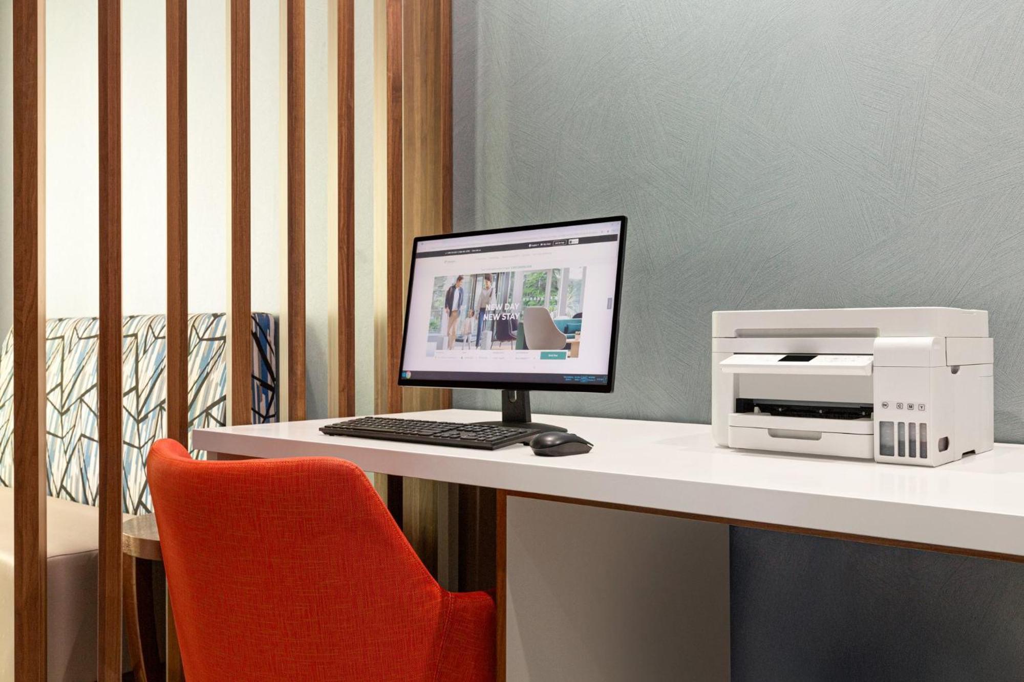 Holiday Inn Express & Suites Bakersfield Central By Ihg Exteriör bild