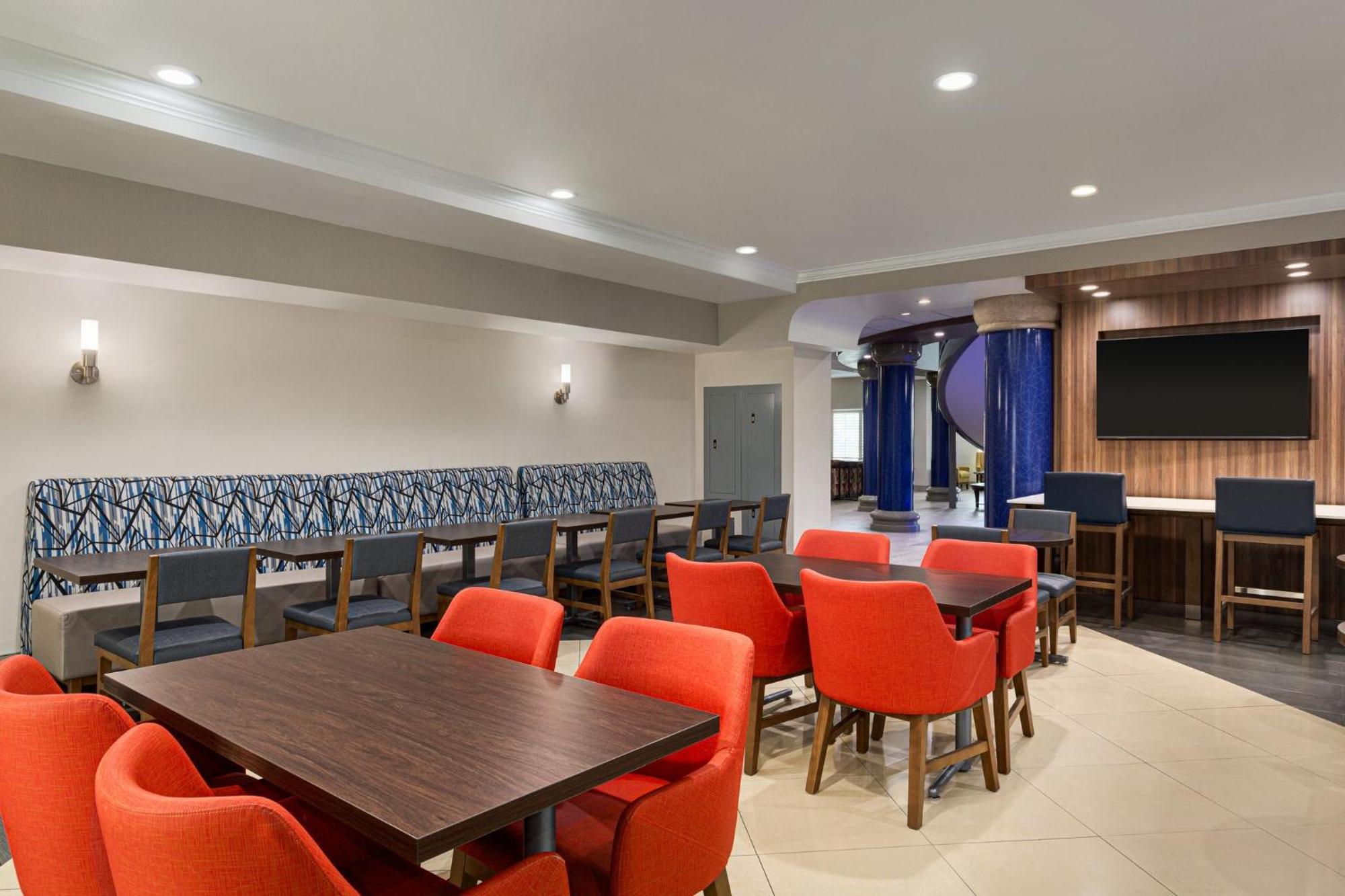 Holiday Inn Express & Suites Bakersfield Central By Ihg Exteriör bild