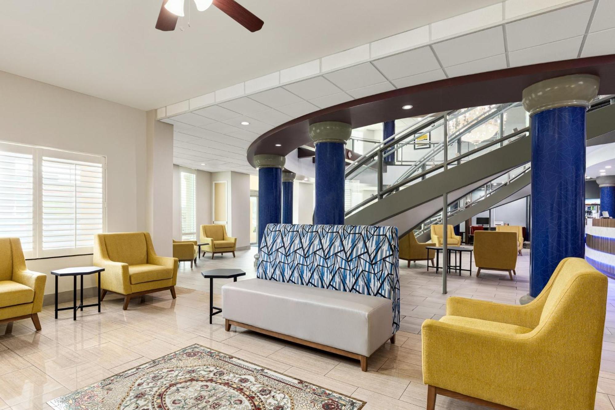 Holiday Inn Express & Suites Bakersfield Central By Ihg Exteriör bild