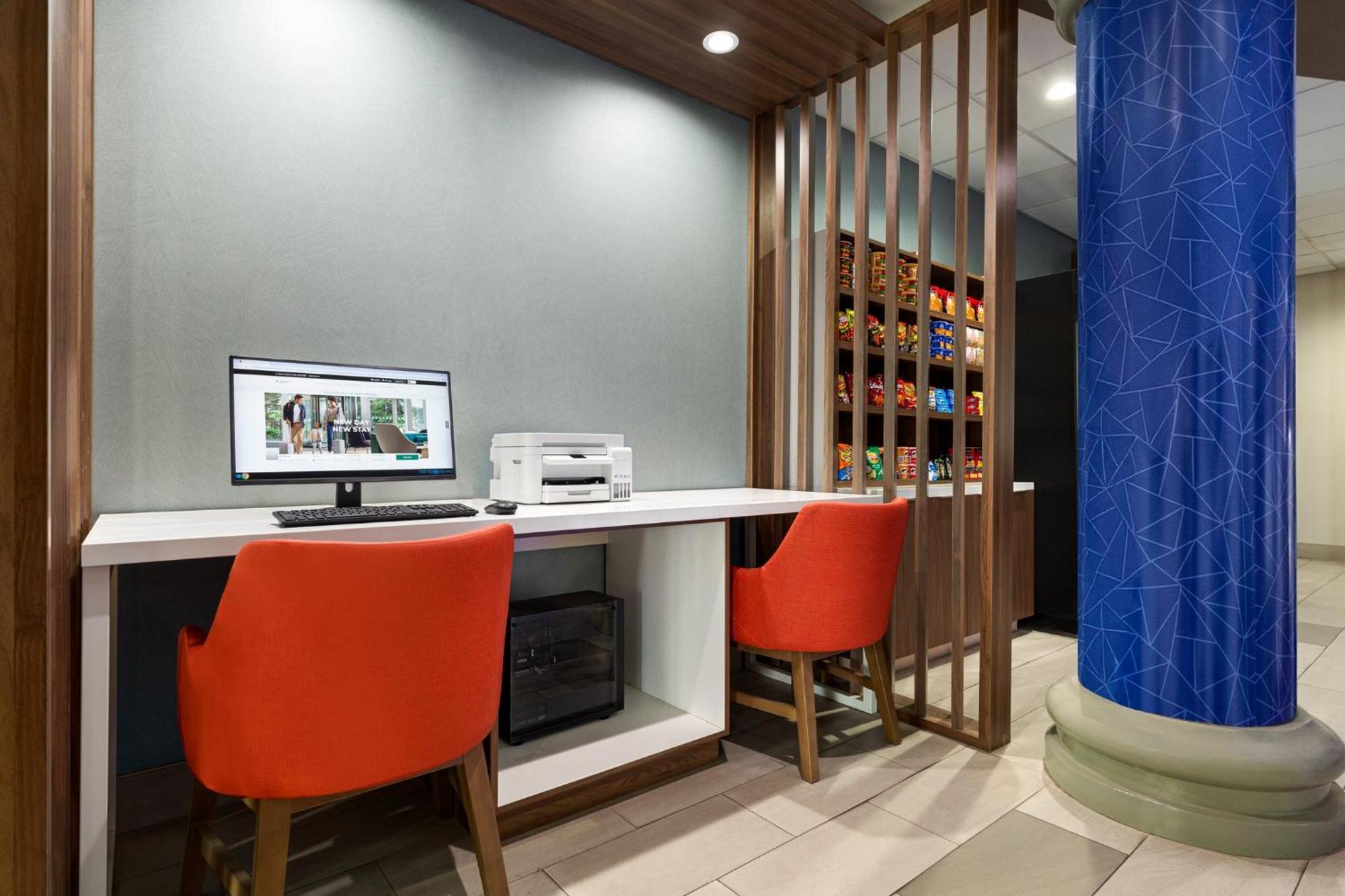Holiday Inn Express & Suites Bakersfield Central By Ihg Exteriör bild