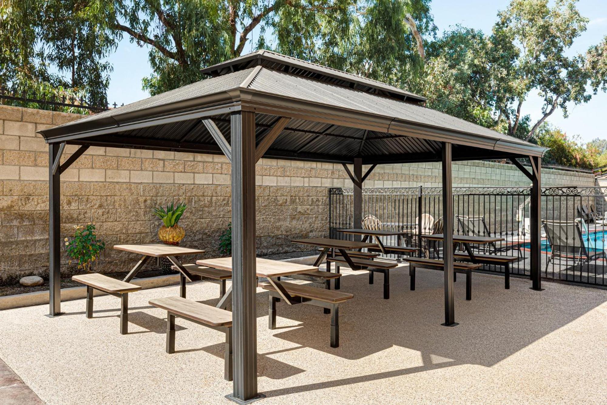 Holiday Inn Express & Suites Bakersfield Central By Ihg Exteriör bild