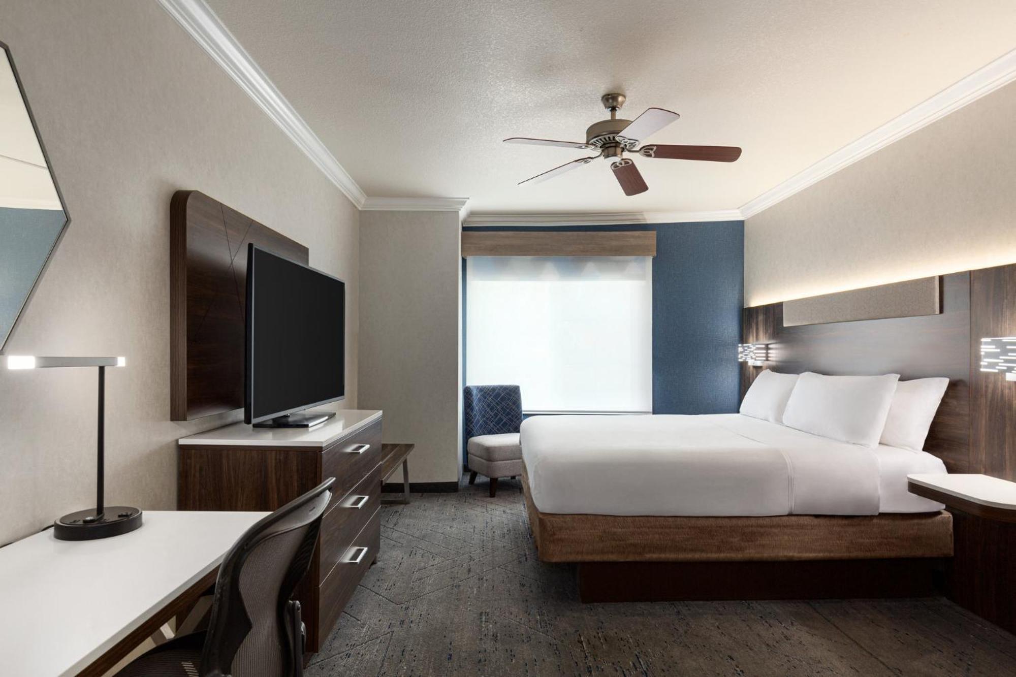 Holiday Inn Express & Suites Bakersfield Central By Ihg Exteriör bild
