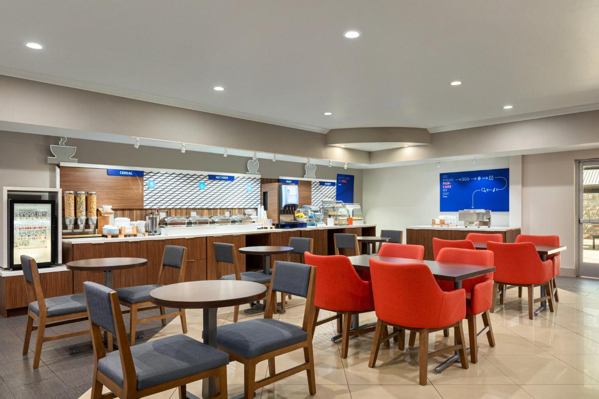 Holiday Inn Express & Suites Bakersfield Central By Ihg Exteriör bild