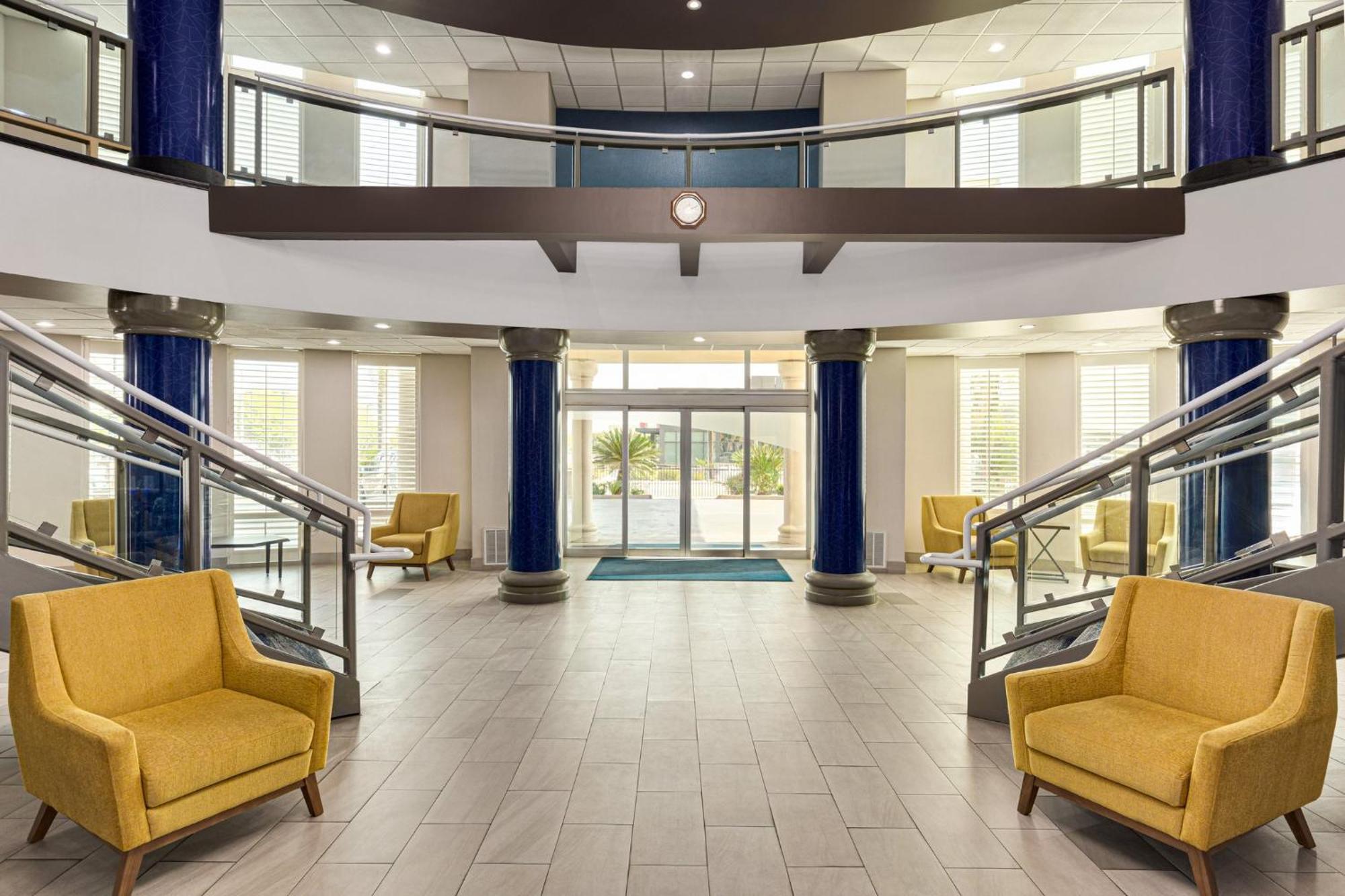 Holiday Inn Express & Suites Bakersfield Central By Ihg Exteriör bild