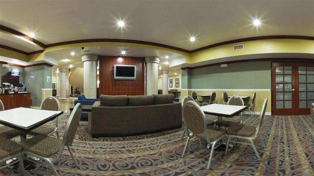 Holiday Inn Express & Suites Bakersfield Central Exteriör bild
