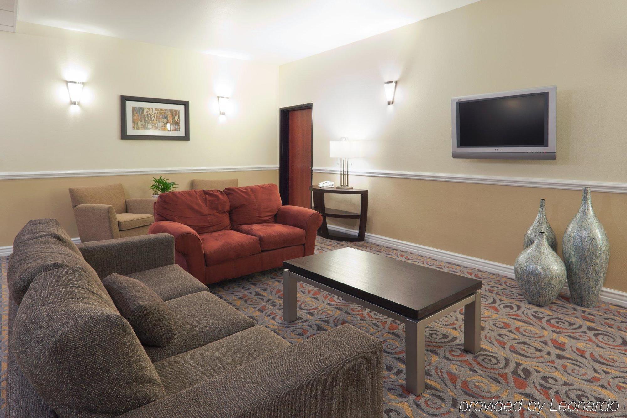 Holiday Inn Express & Suites Bakersfield Central By Ihg Rum bild