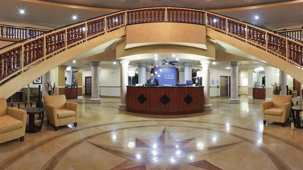 Holiday Inn Express & Suites Bakersfield Central By Ihg Exteriör bild